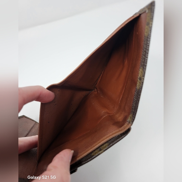 Louis Vuitton Elise Doublesided Compact Wallet - Picture 7 of 12